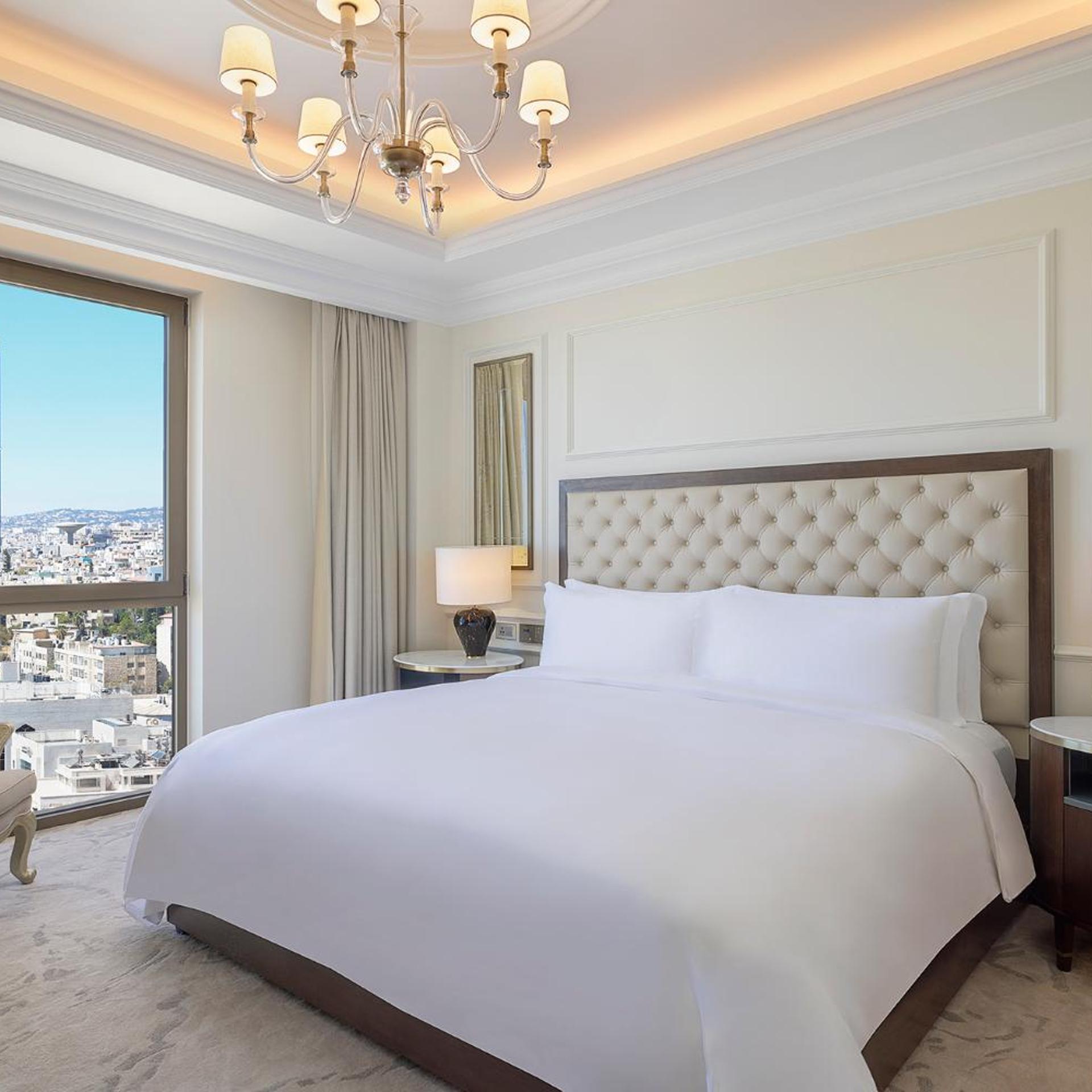 Grand, Suite, King Bed, Skyline View, Club Lounge Access