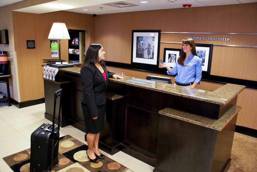 Hampton Inn and Suites Charlotte Airport 9/63