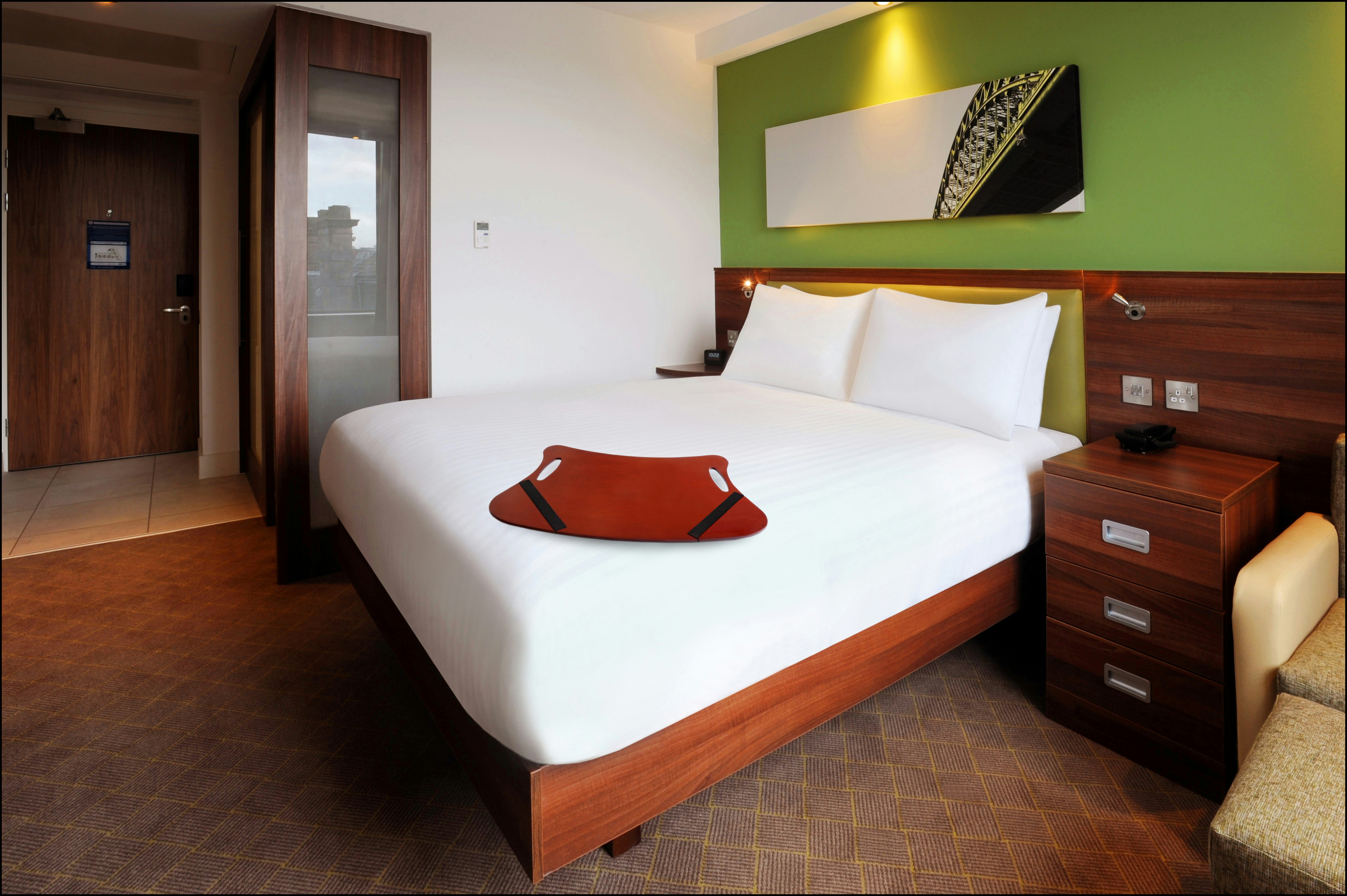 ROOM, QUEEN BED, ACCESSIBLE