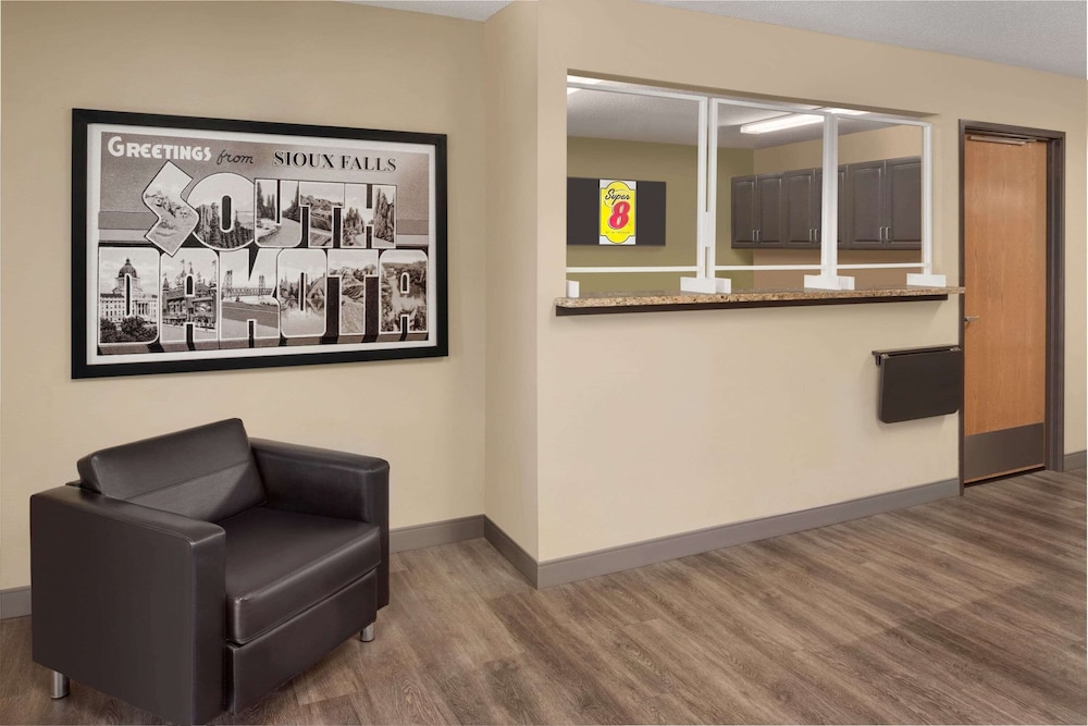 Super 8 by Wyndham Sioux Falls 18/34