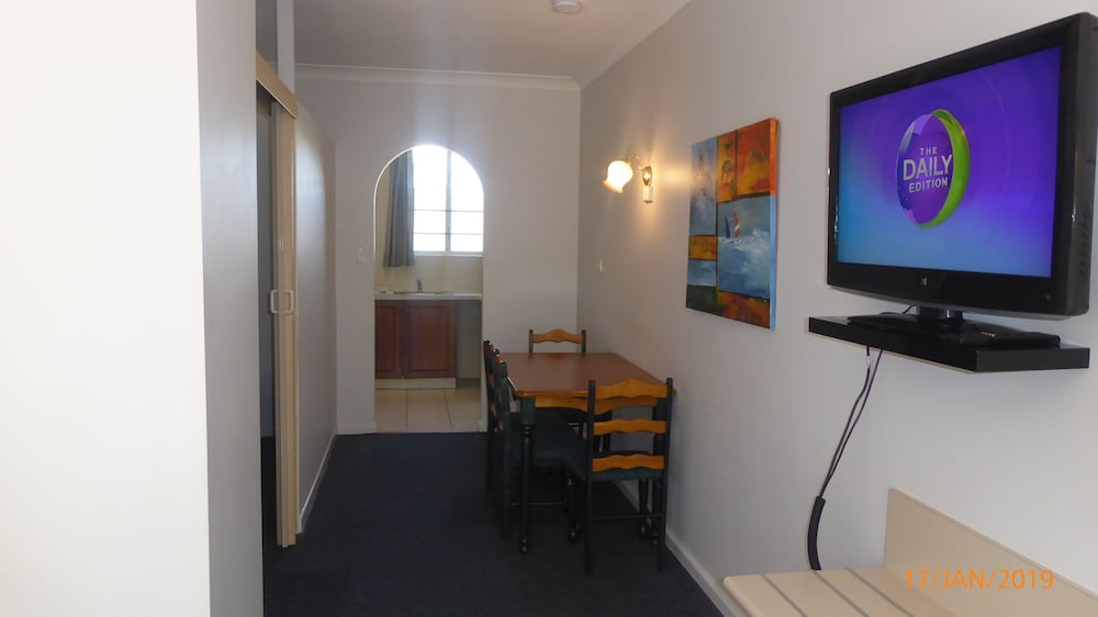 TOWER COURT MOTEL 12/44