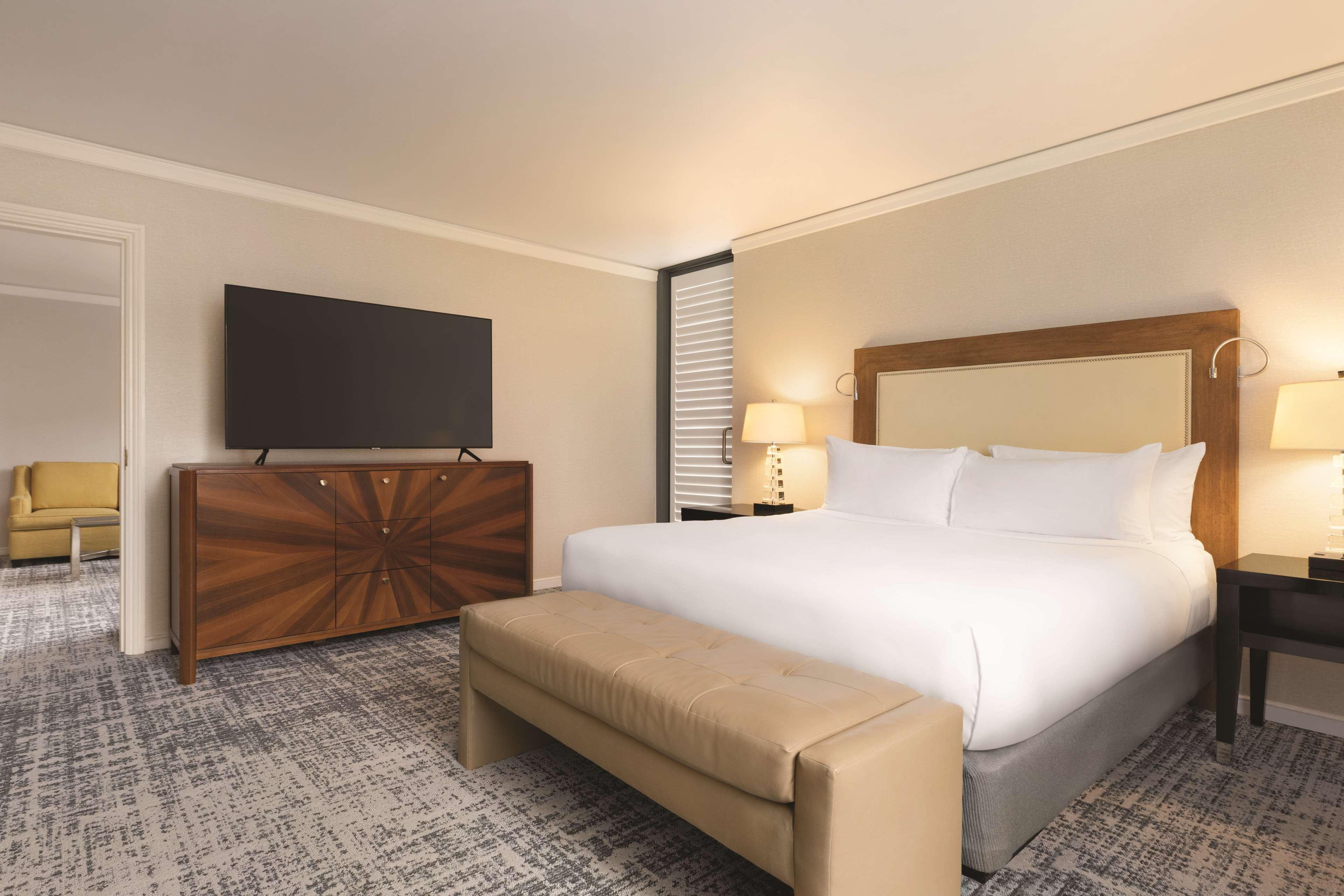 1 Bedroom, Suite, King Bed, Patio, Pool Access