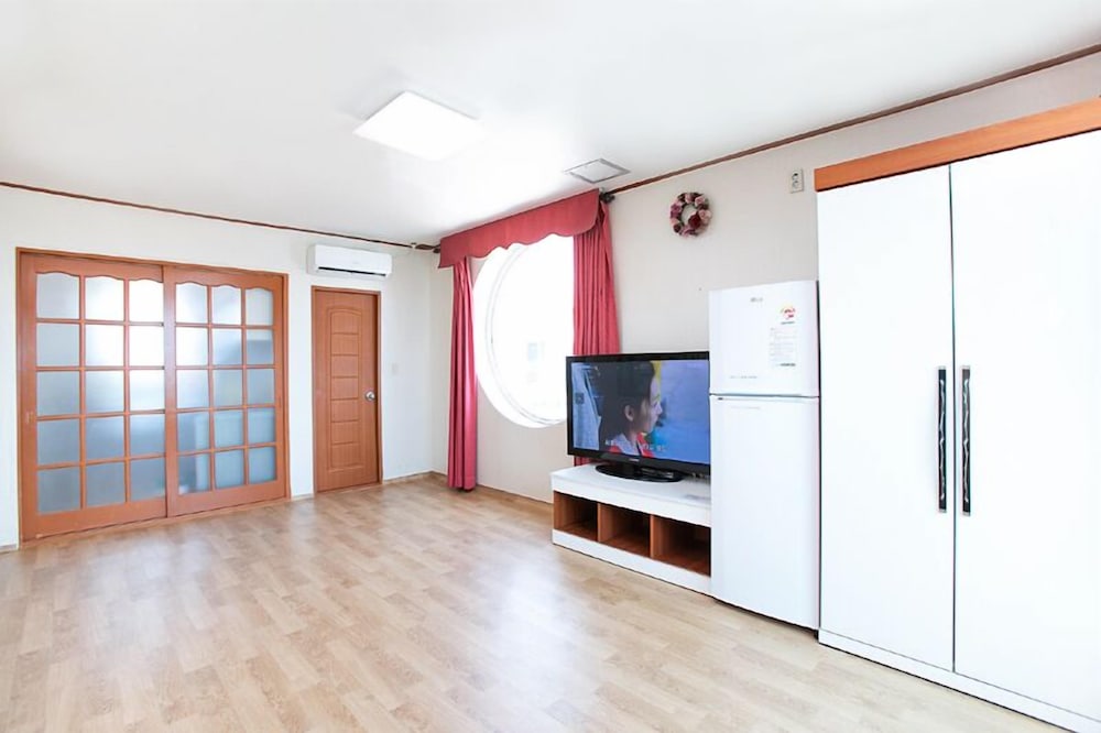 Mangsang East House 7/36