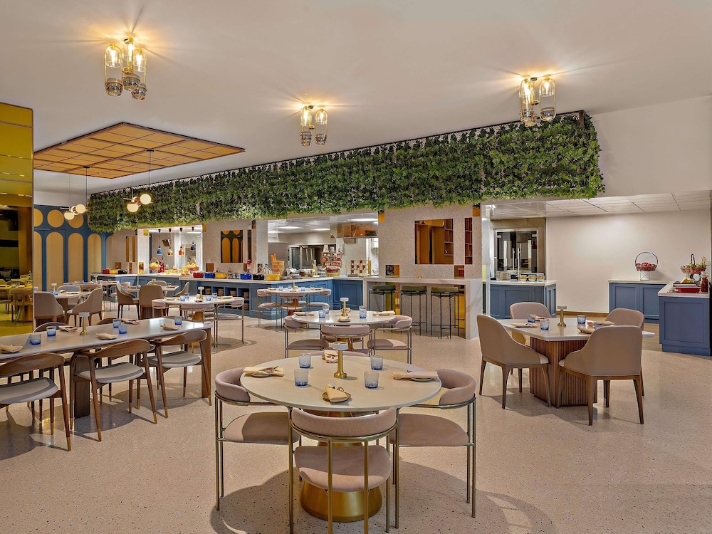 restaurant cafeteria
