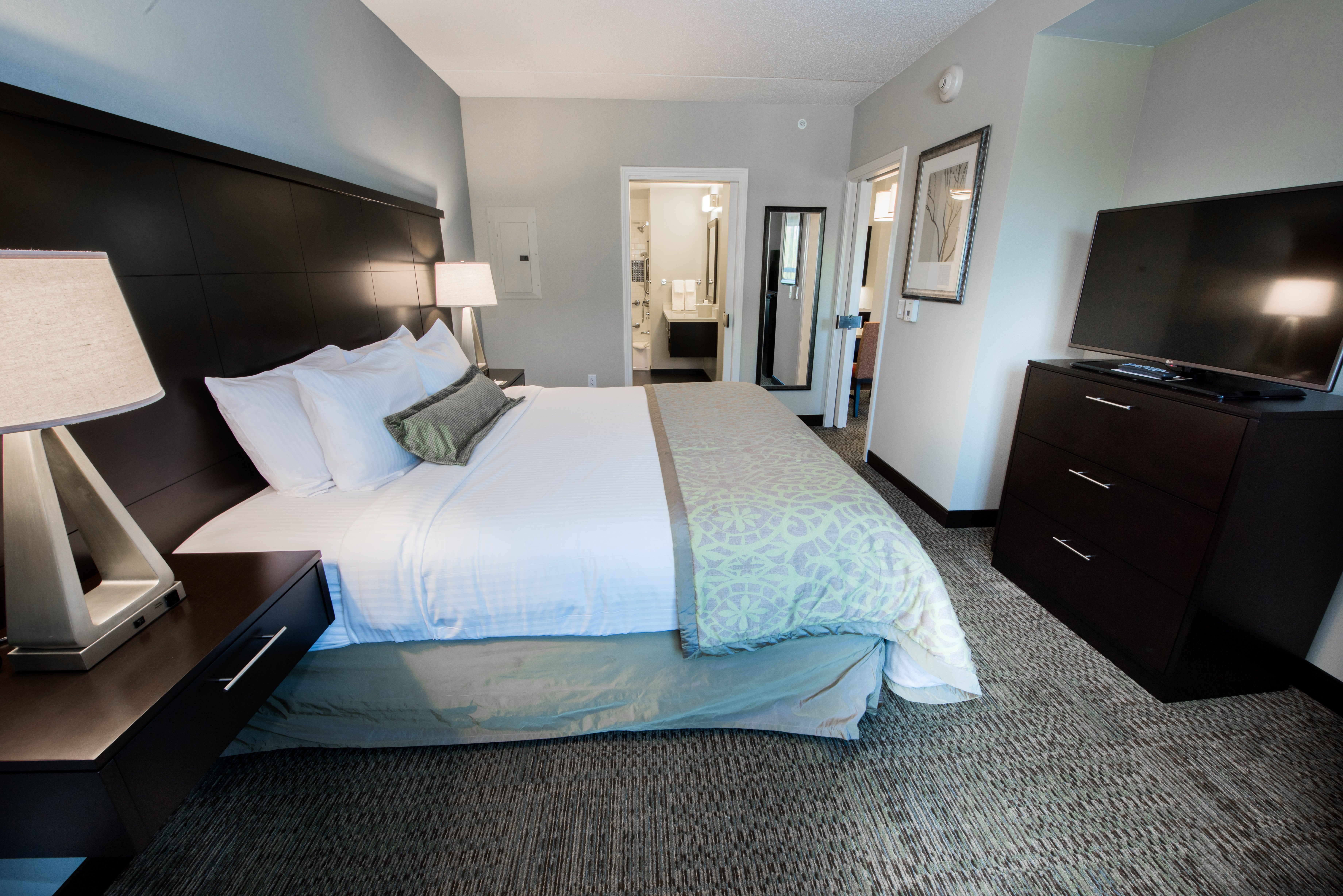 Staybridge Suites Albany Wolf Rd Colonie Center 12/50