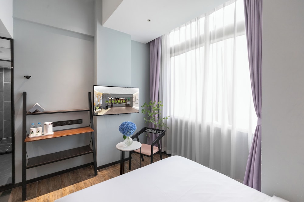 Spring Time Hotel 20/50