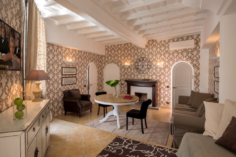 The Inn At The Roman Forum 110/126