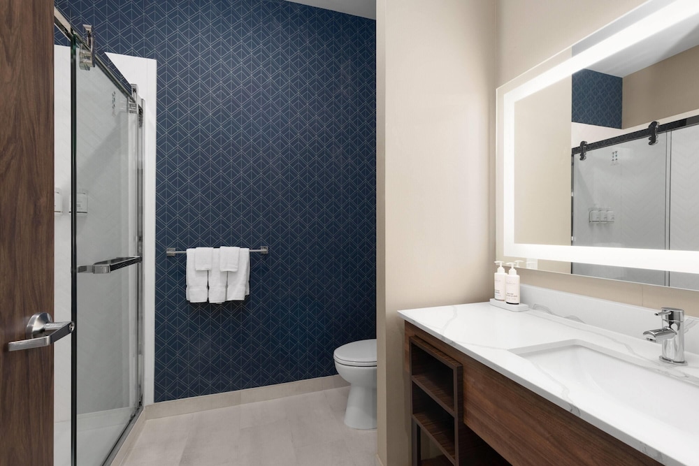 La Quinta Inn & Suites by Wyndham Athens 48/49