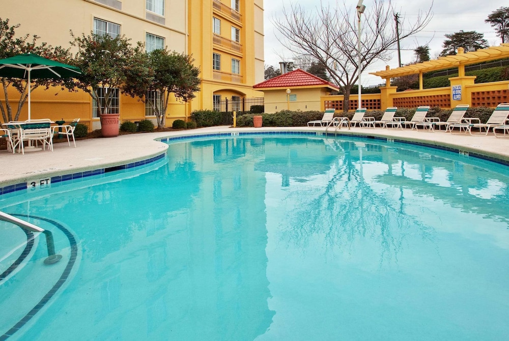La Quinta Inn and Suites by Wyndham Greenville Haywood 3/68