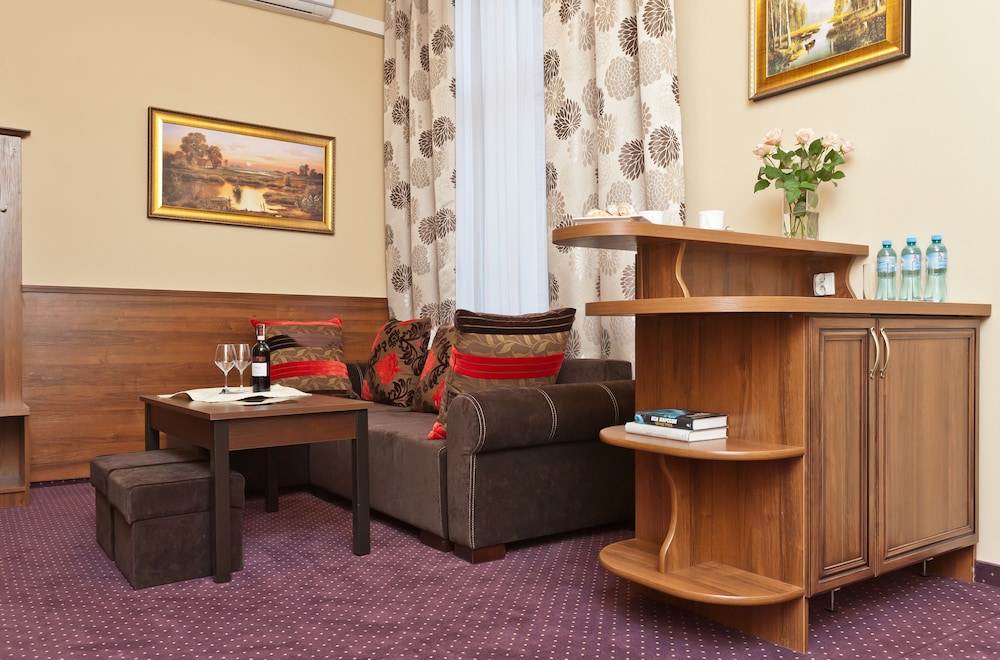 Maksymilian Hotel 56/70
