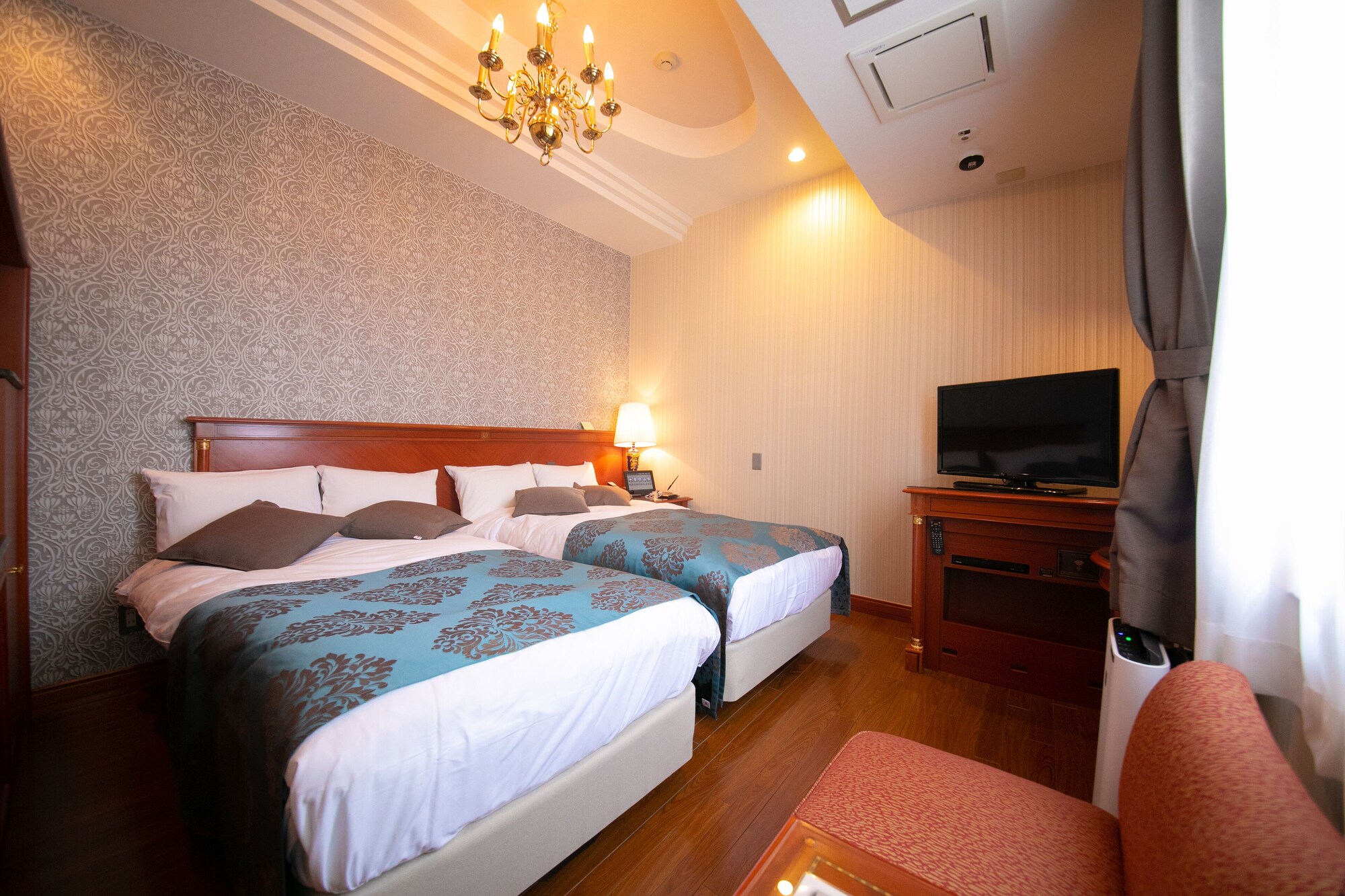 HOLLYWOOD, TWIN BEDS