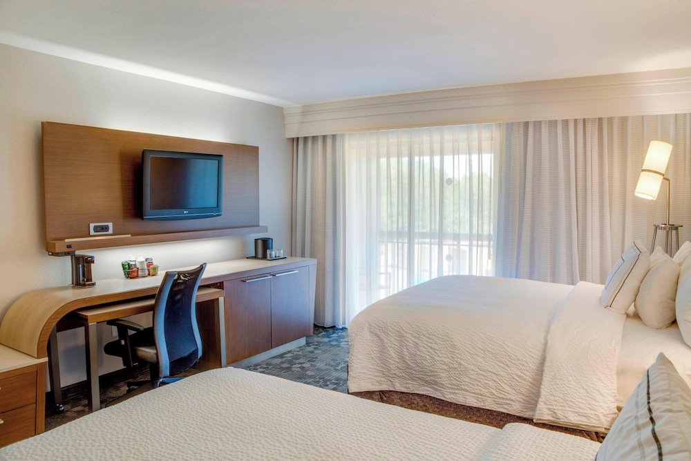 Room, 2 Queen Beds, Pool Side