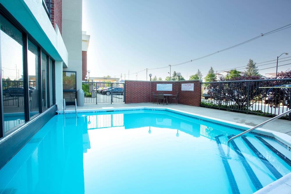 Drury Inn and Suites Louisville East 23/40
