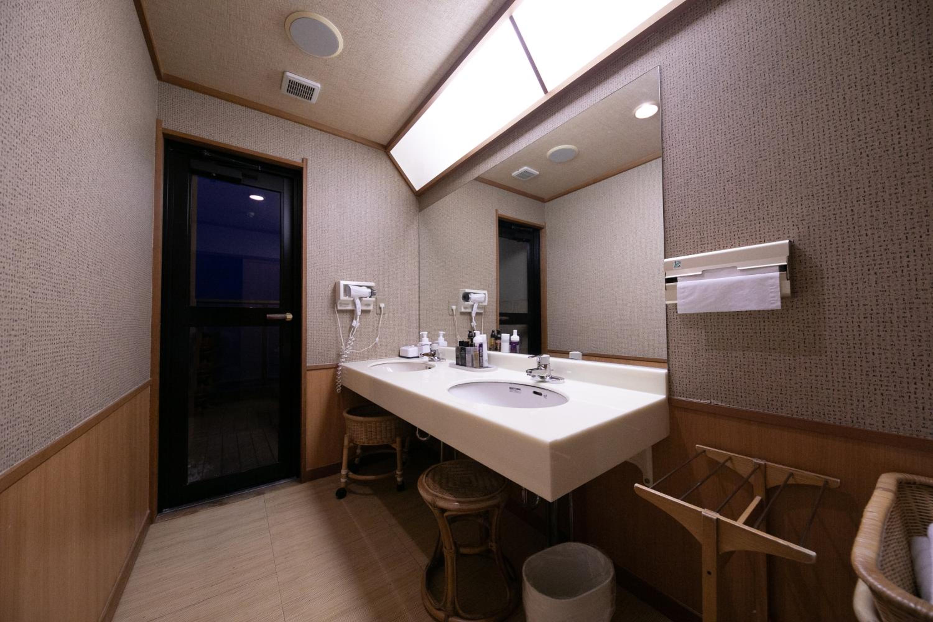 Family, Private Bathroom
