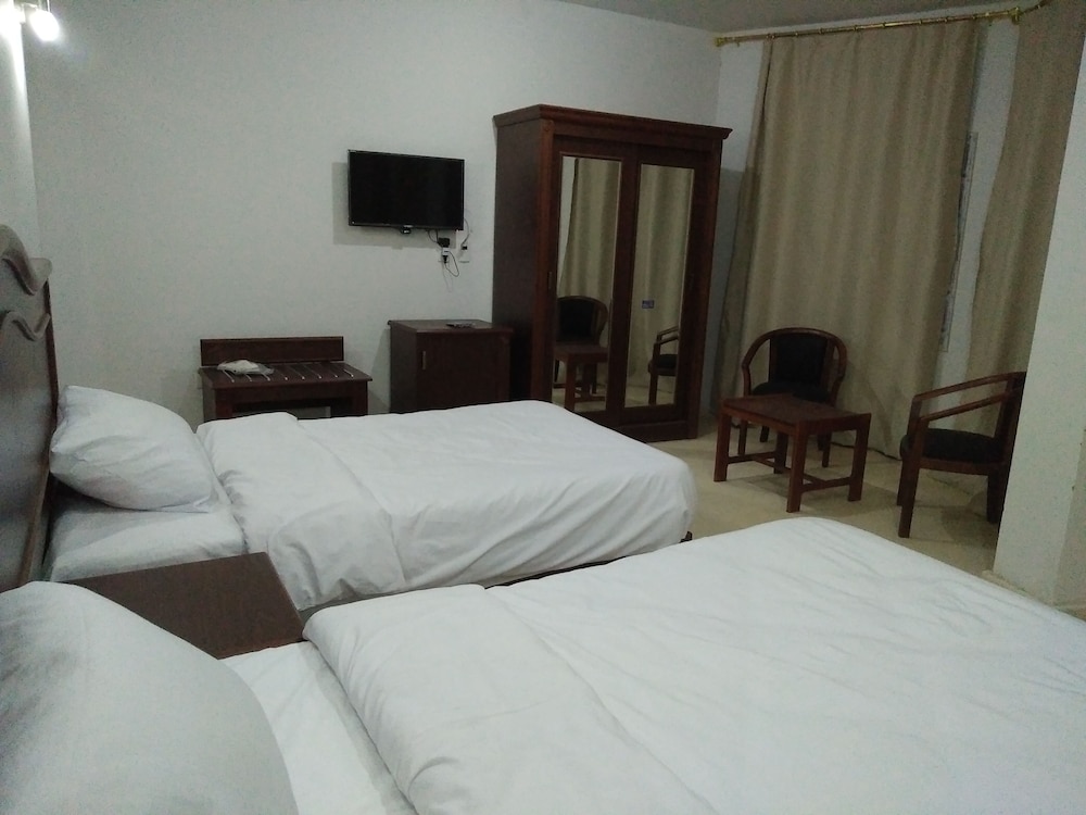 Royal Nj Hotel 13/37