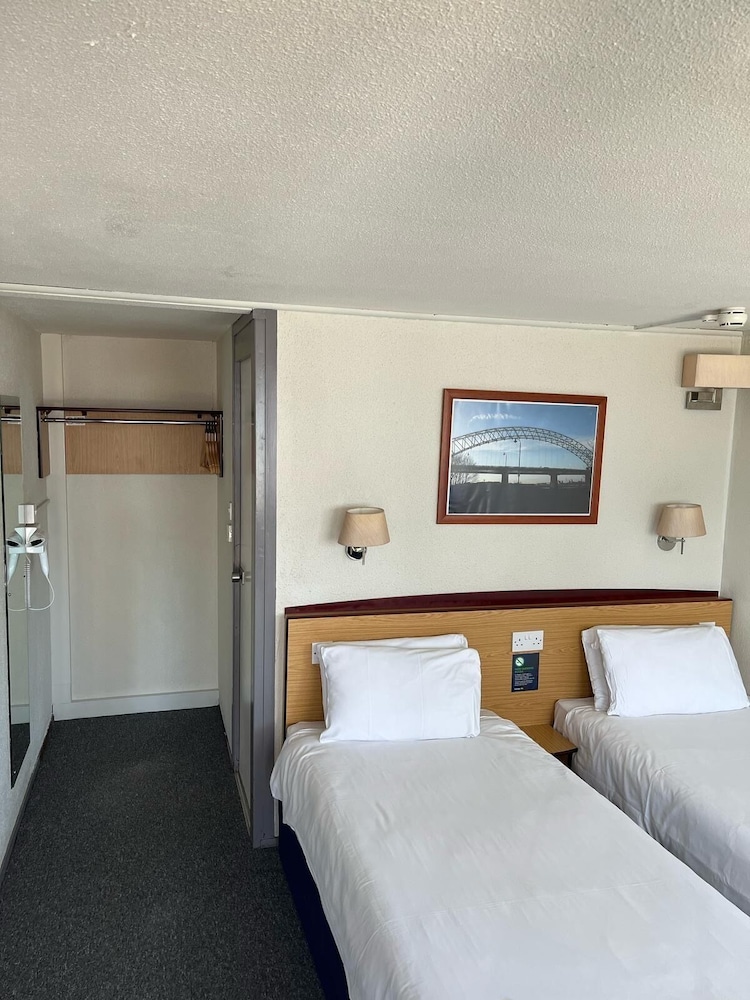 CAMPANILE RUNCORN 6/44