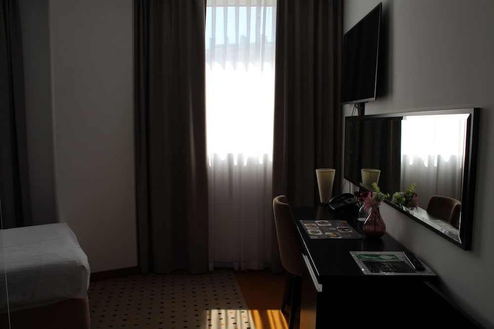 Hotel Diplomat 37/63