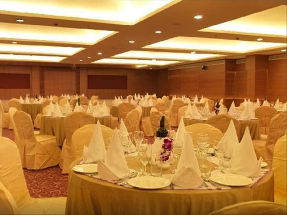 Royal Orchid Central Shimoga 40/52