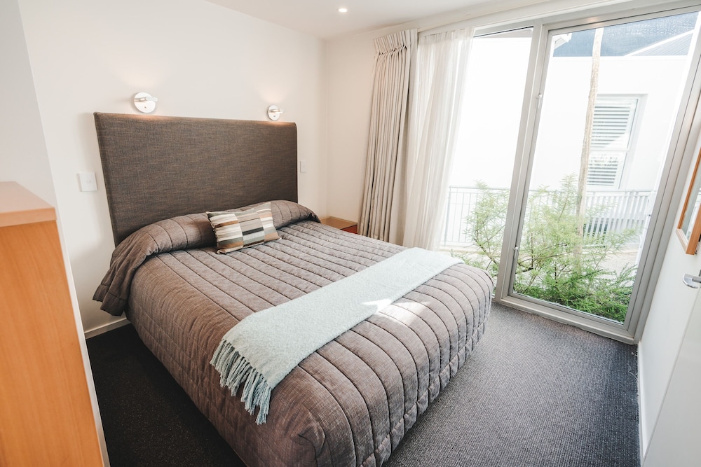 3 BEDROOMS, APARTMENT