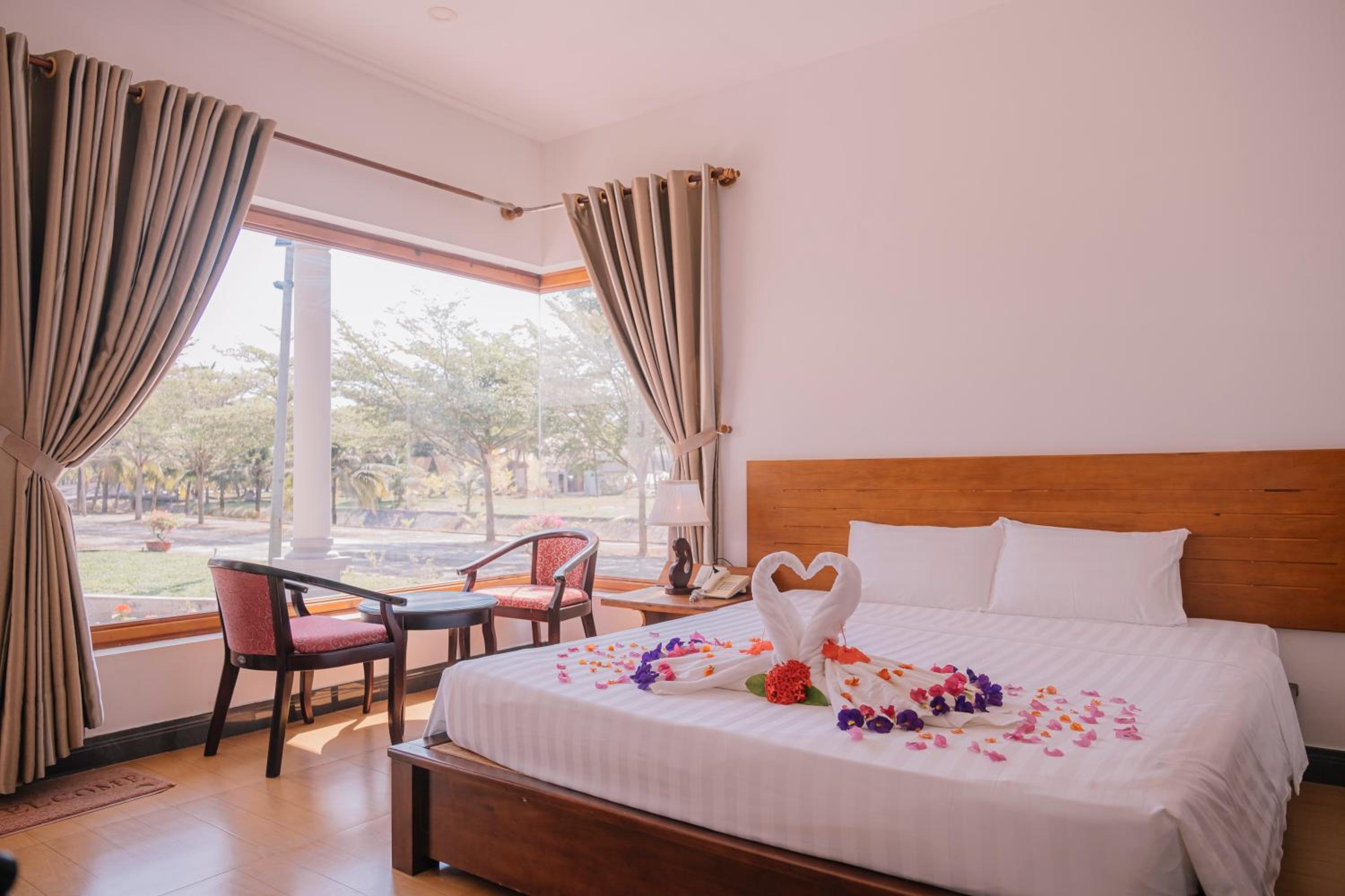 Superior, Double Bed, Garden View