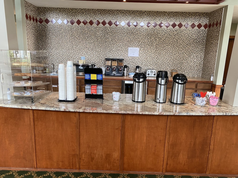 Howard Johnson by Wyndham Traverse City 5/47