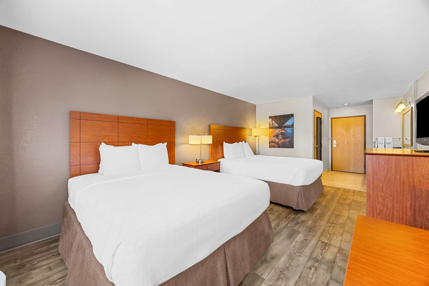 غرفة بسريرين كوين بحوض استحمام لذوي الإعاقة، Best Western Inn At The Rogue 2/3