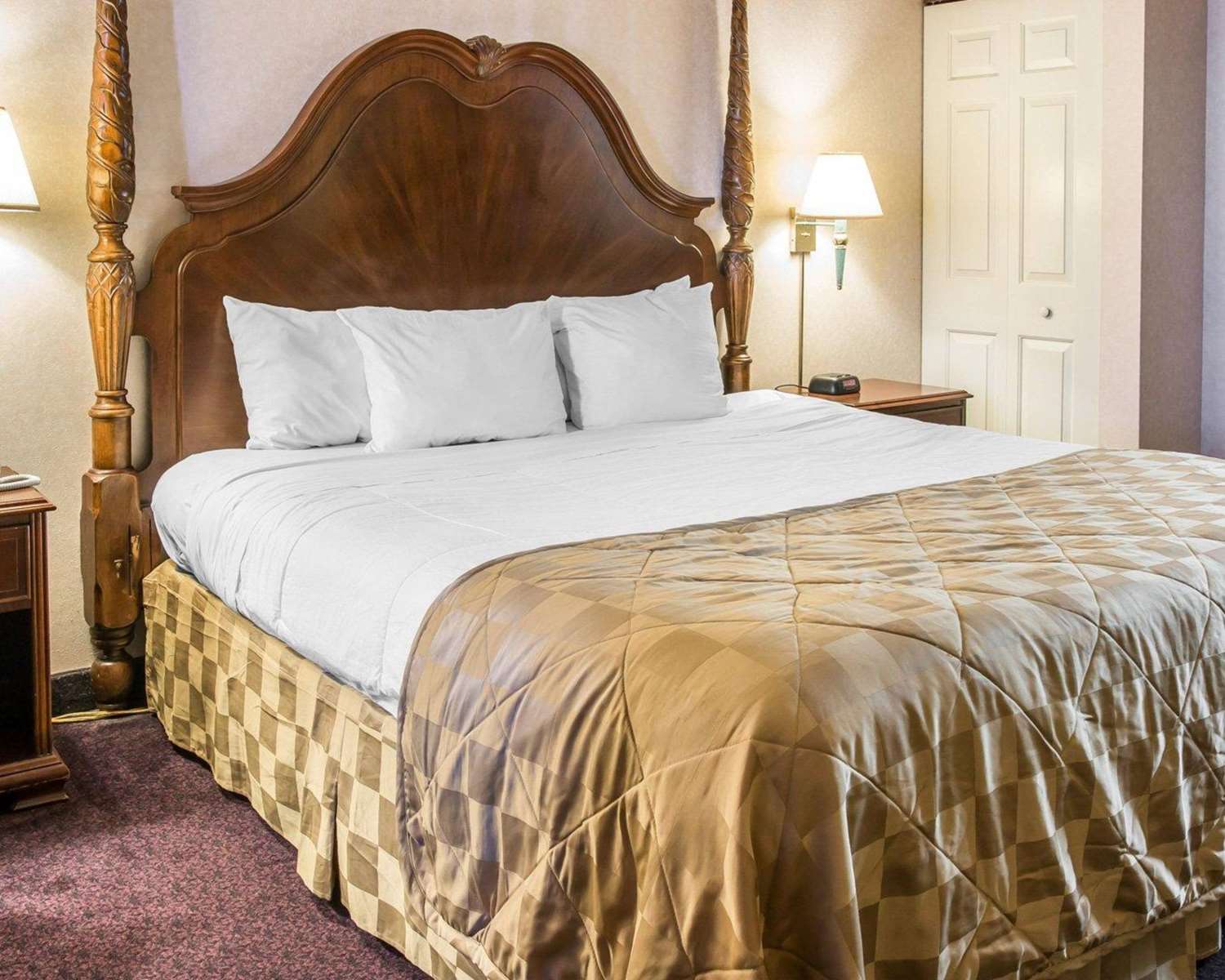 LEISURE, SUITE, 1 KING AND 2 QUEEN BEDS