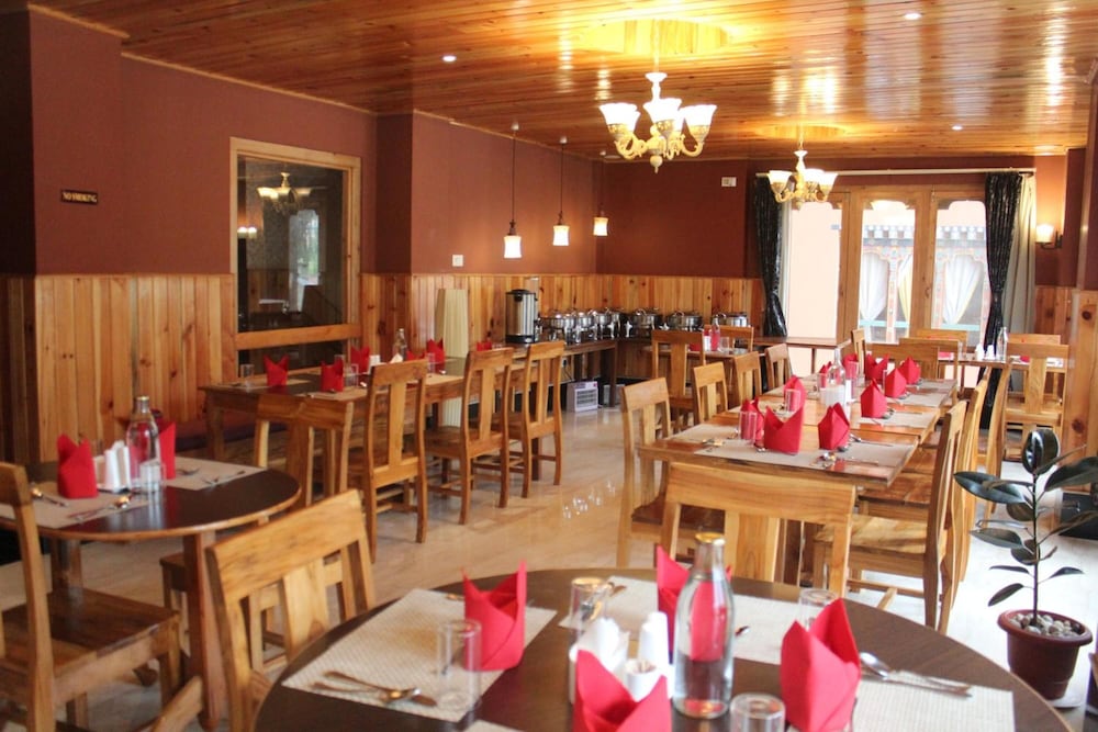 Hotel Khamsum 24/32