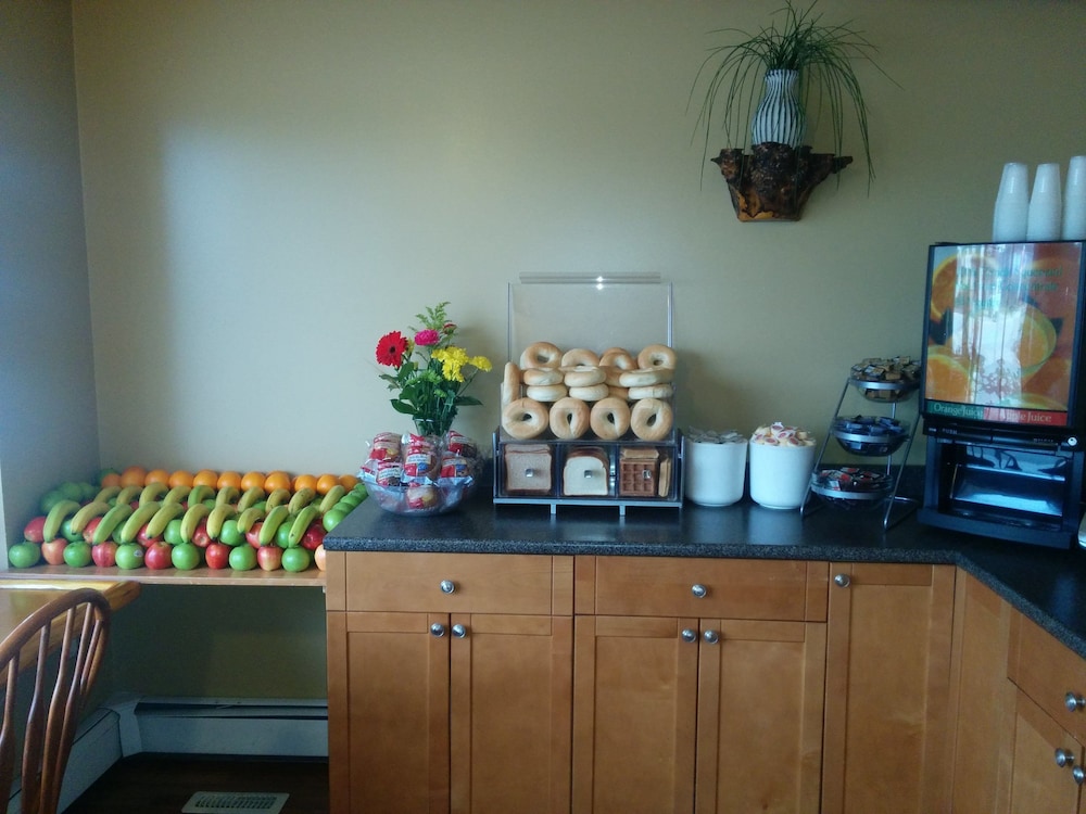Super 8 by Wyndham Valemount 26/33