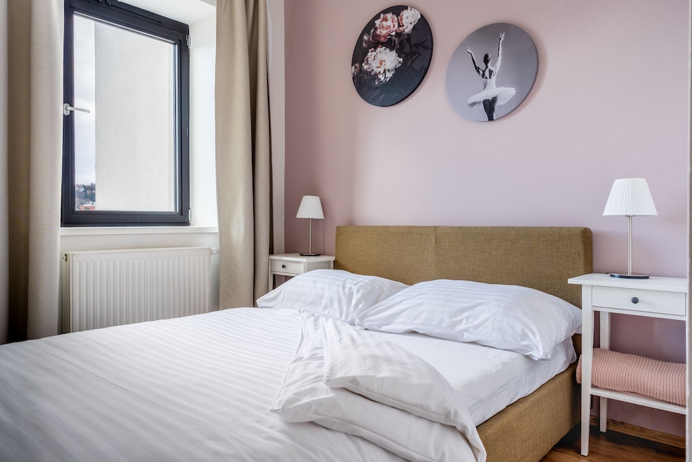 1 BEDROOM, APARTMENT, BALCONY