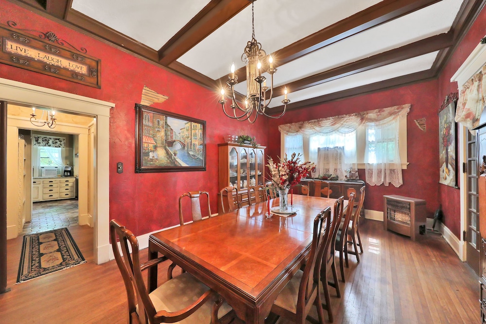 The Lancaster Manor Bed and Breakfast 37/50