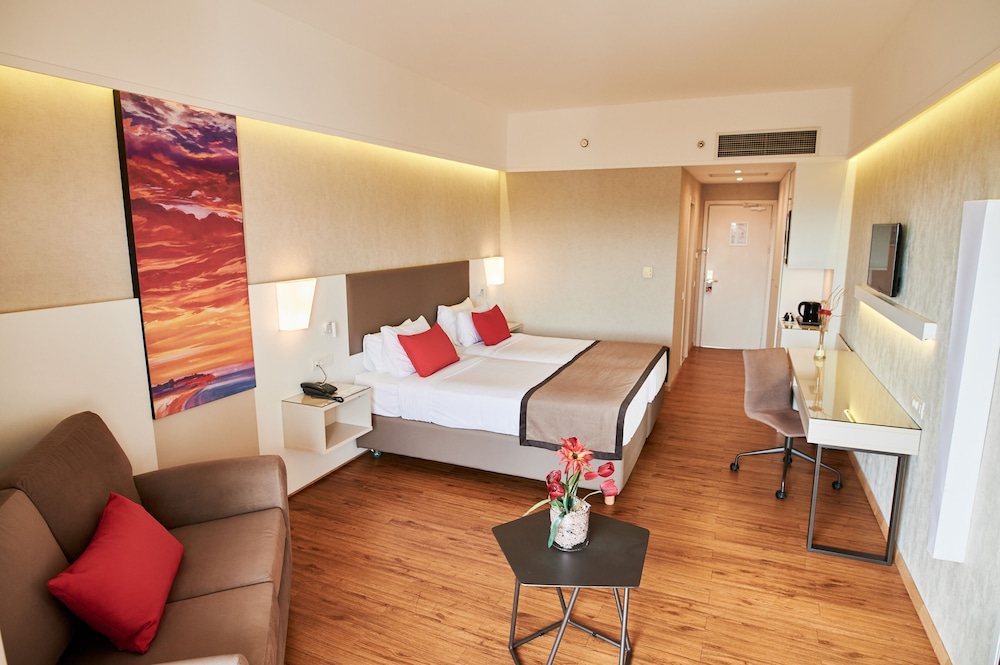 Ramada Plaza by Wyndham Thraki 20/49