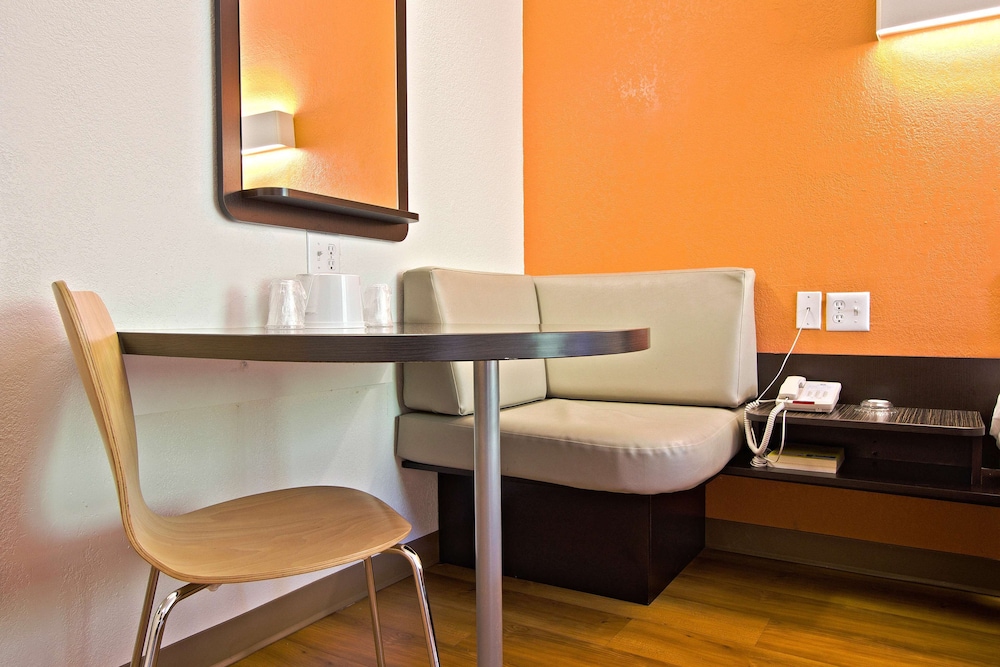 Motel6 East Brunswick, NJ 17/25