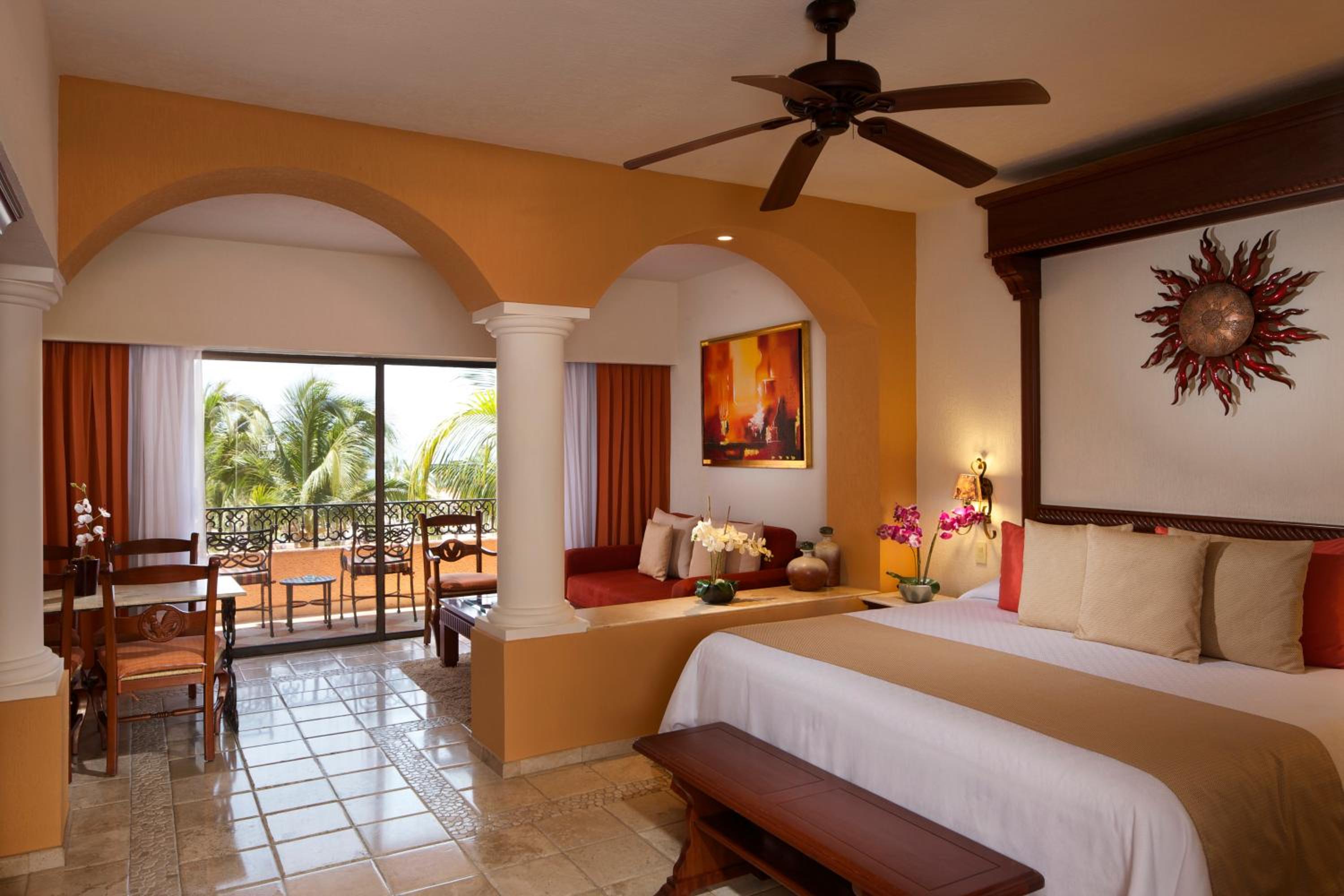 Junior Suite, Deluxe, King Bed, Sofa