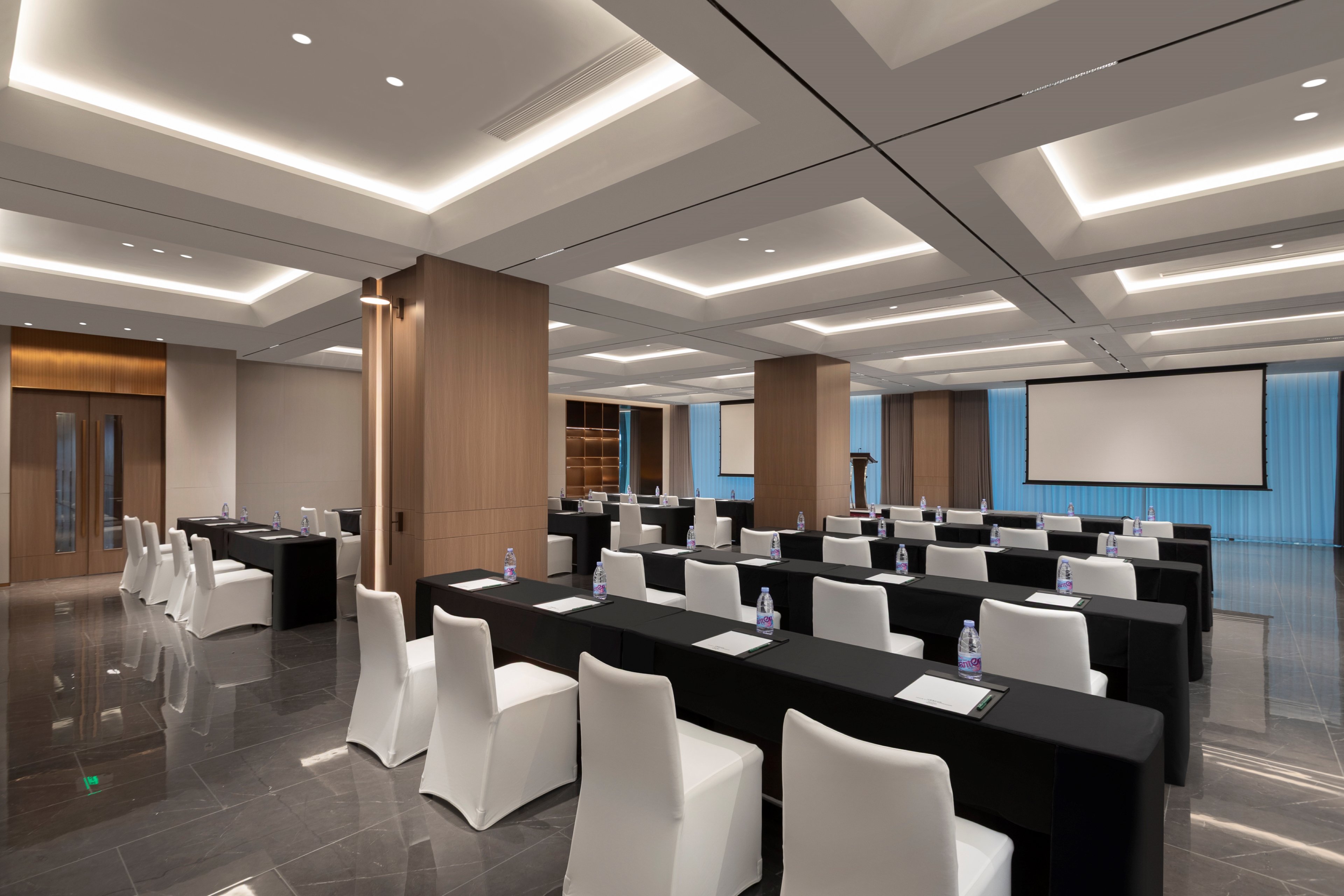 Holiday Inn Shanghai Jing'an by IHG 42/57