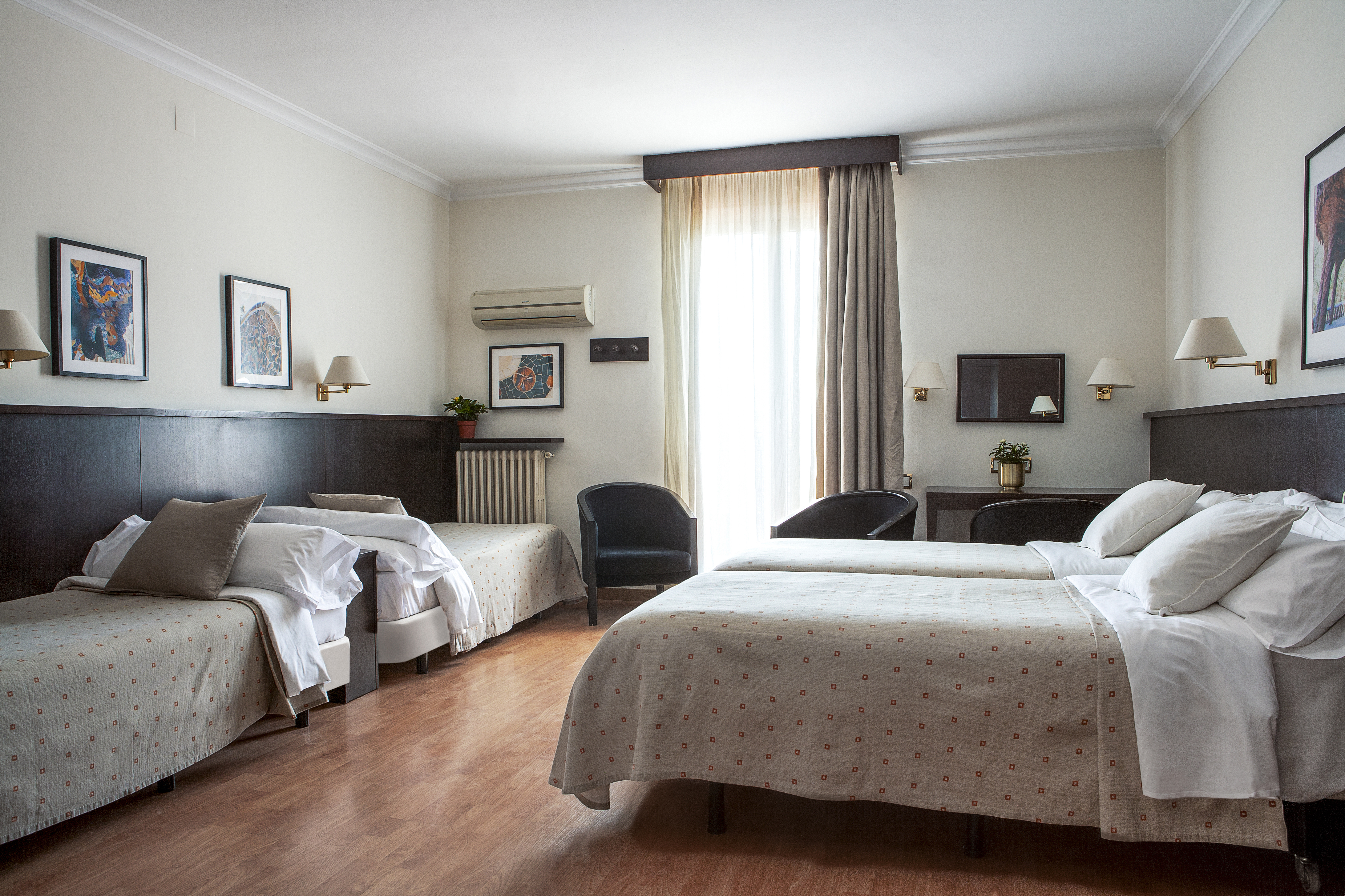 FAMILY STANDARD ROOM