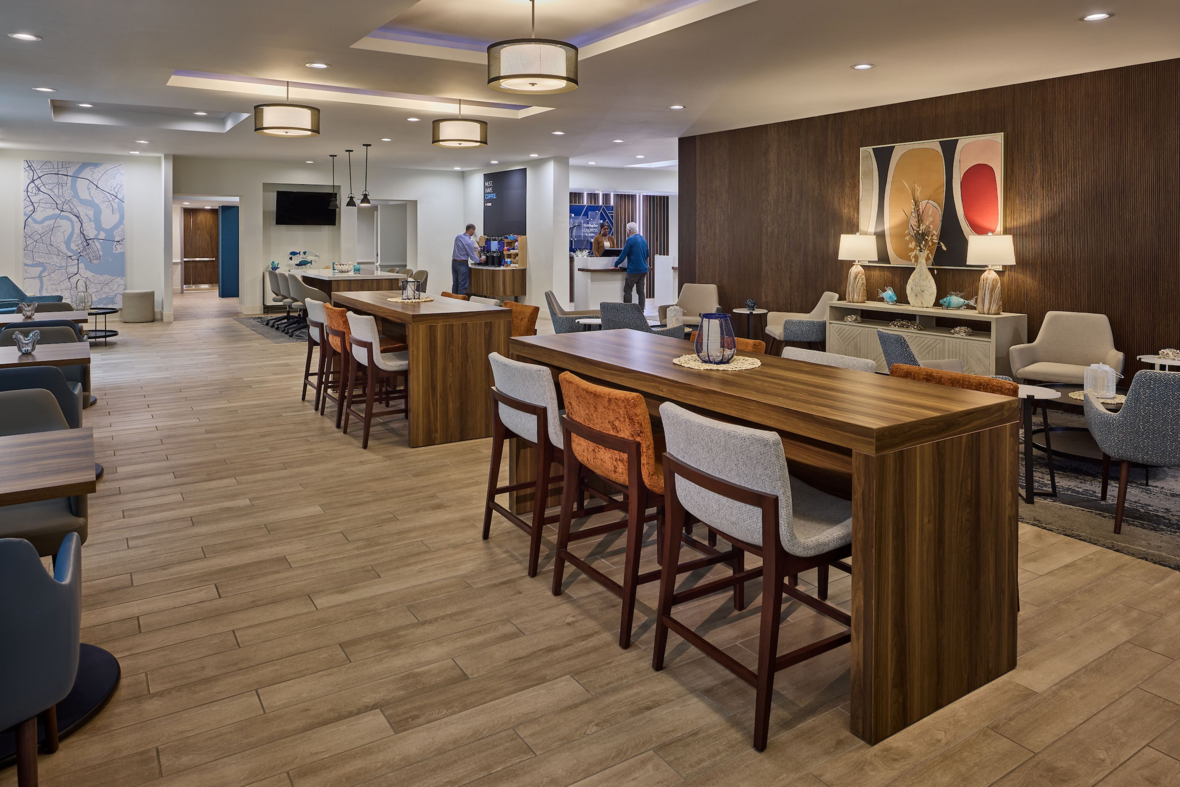 Holiday Inn Express & Suites Charleston Dwtn - Westedge, an IHG Hotel 24/34