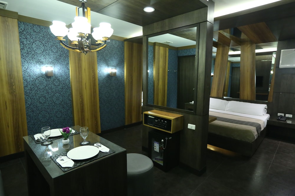 Victoria Court North Edsa 16/35