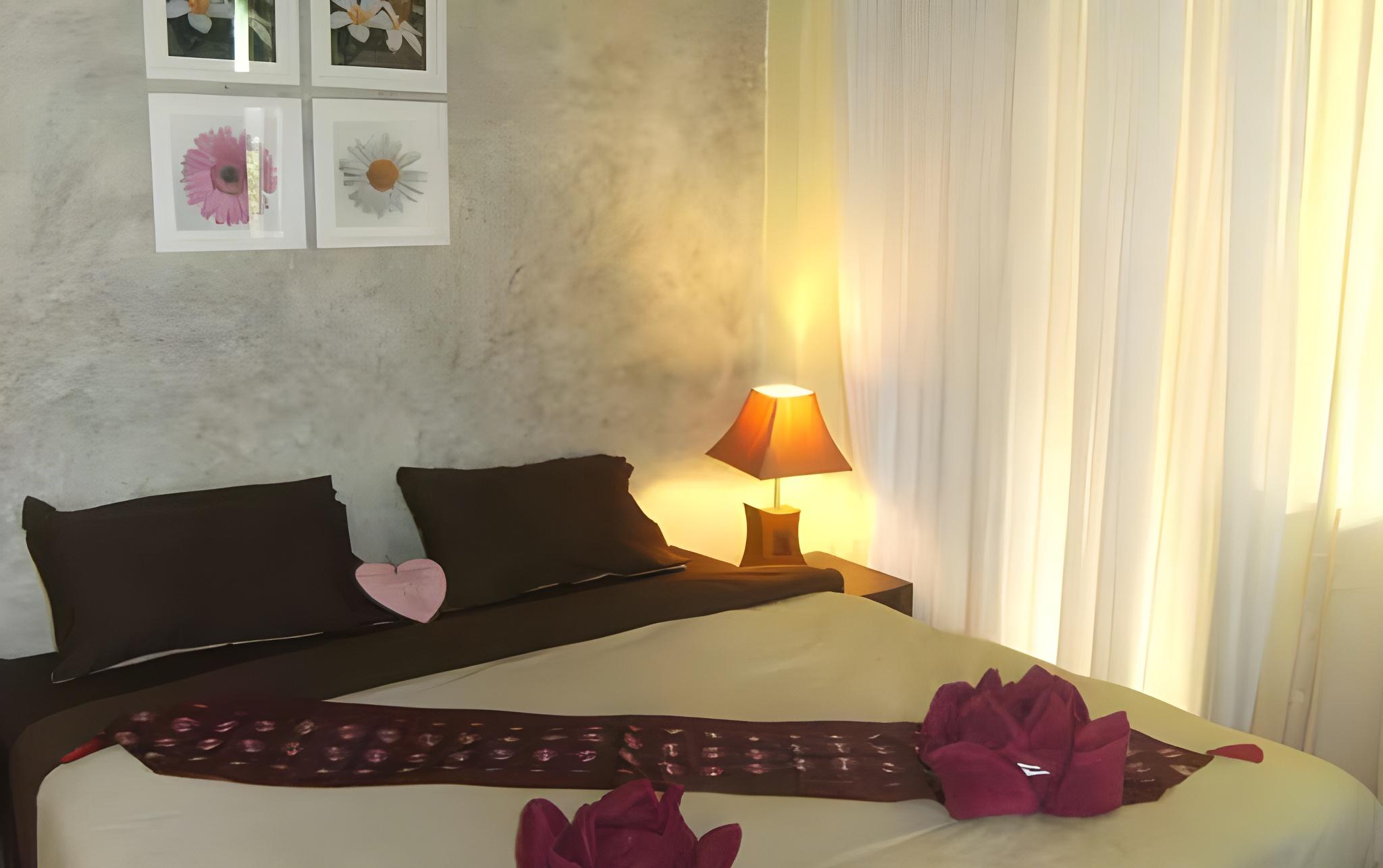 DELUXE, DOUBLE BED, GARDEN VIEW