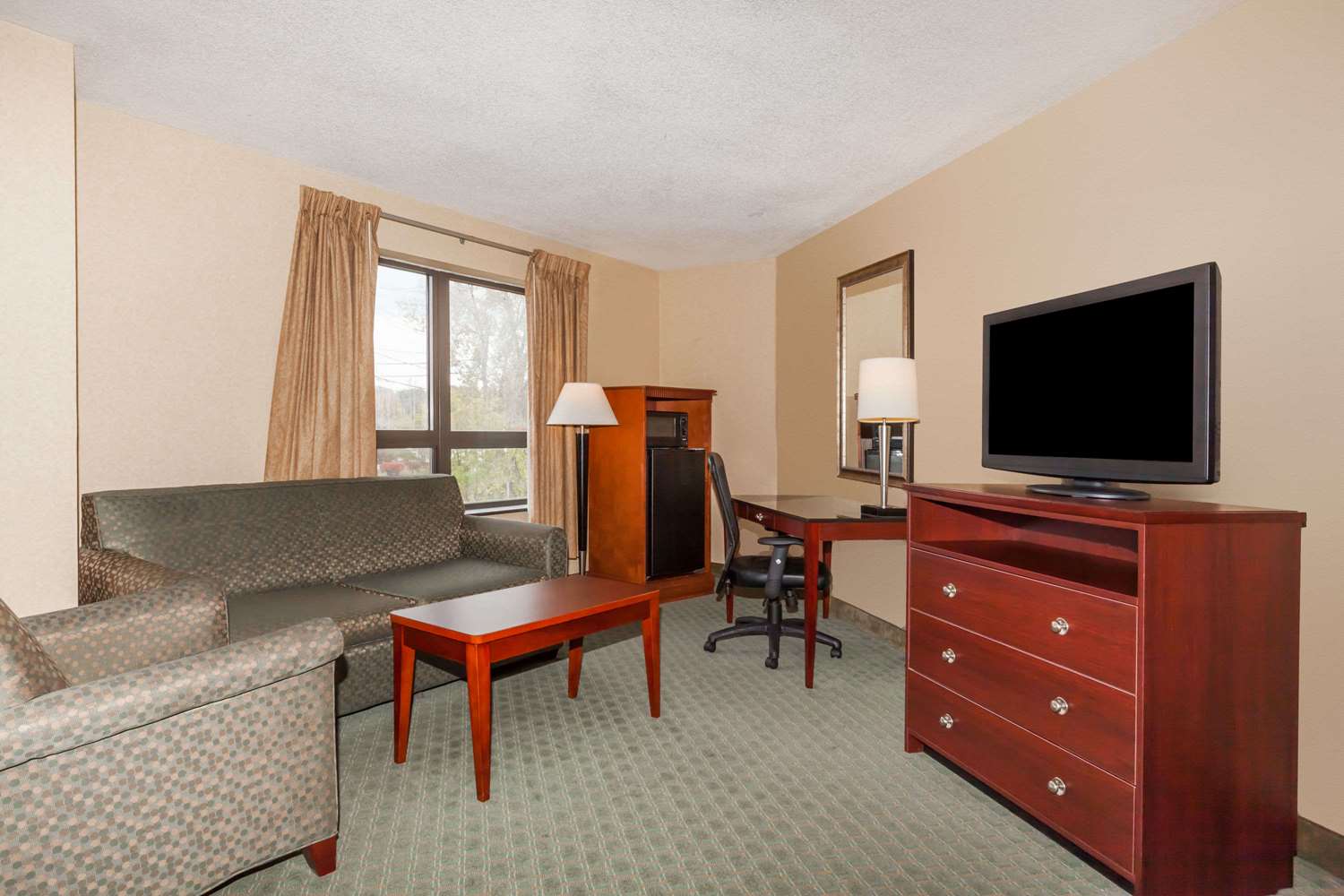Days Inn By Wyndham Utica 31/34