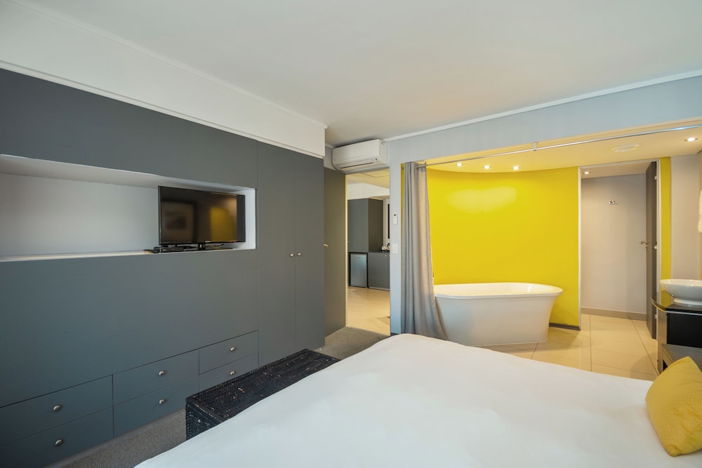 Cape Town City Accommodation the Island Club 13/69