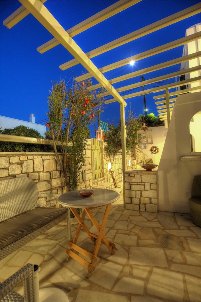 Leonardos Apartments 27/50
