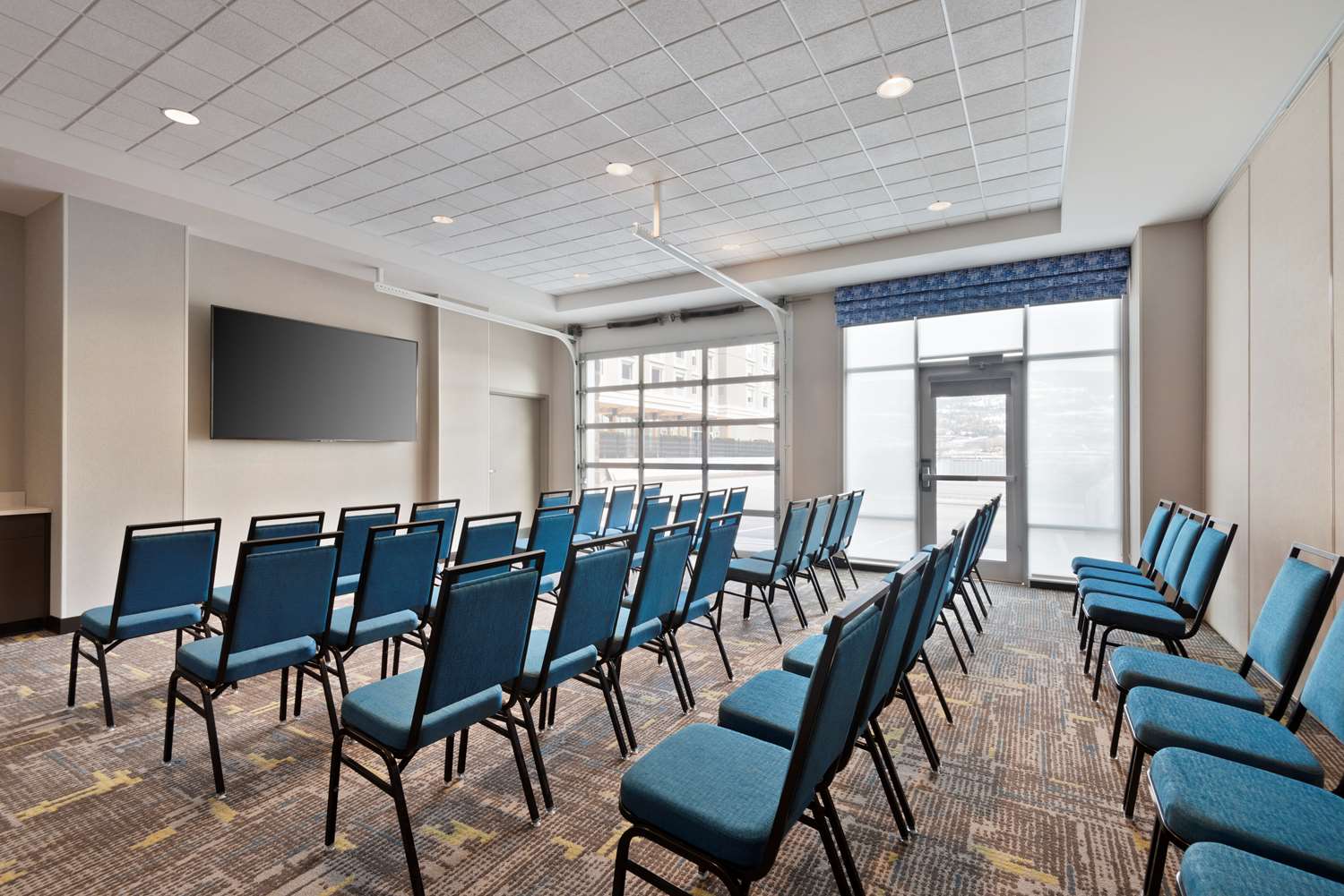 Hampton Inn & Suites by Hilton Kelowna Airport 11/21