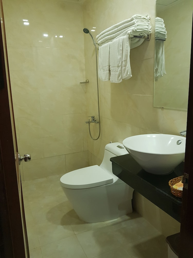 Kingdom Hotel 30/31