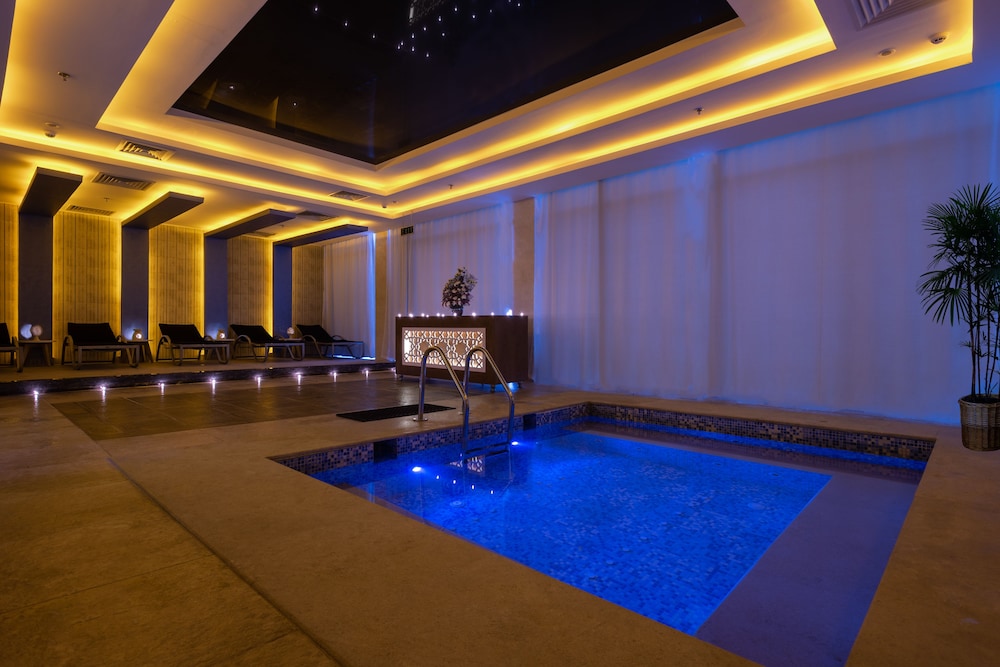 swimming pool spa