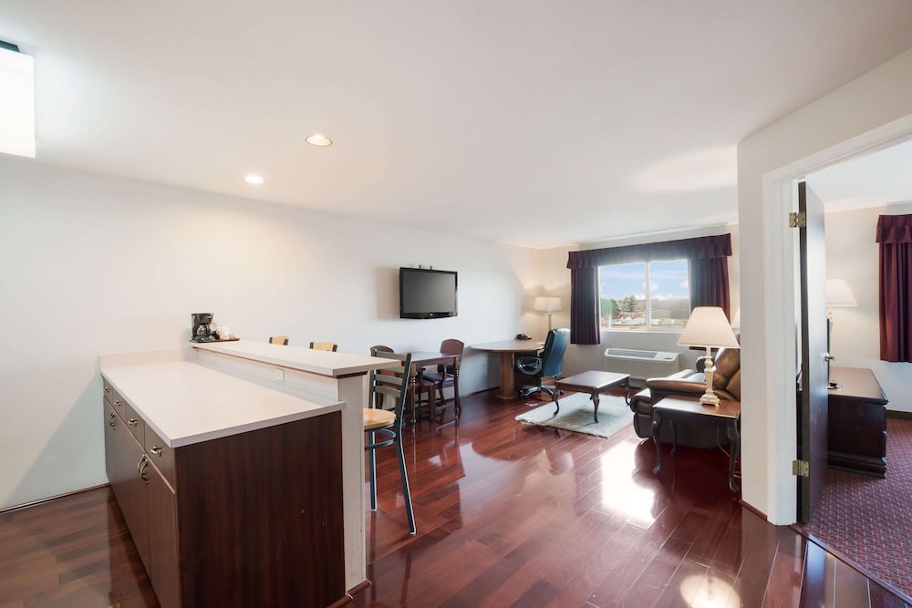 Quality Inn Grand Suites Bellingham 23/29
