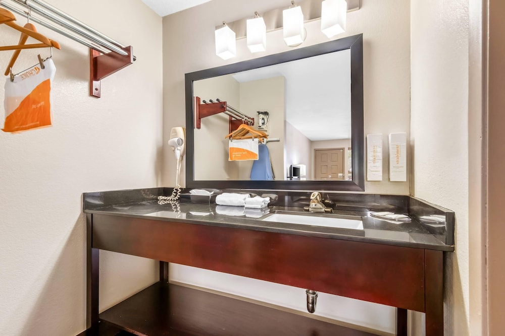 Econo Lodge Childress, TX 5/51