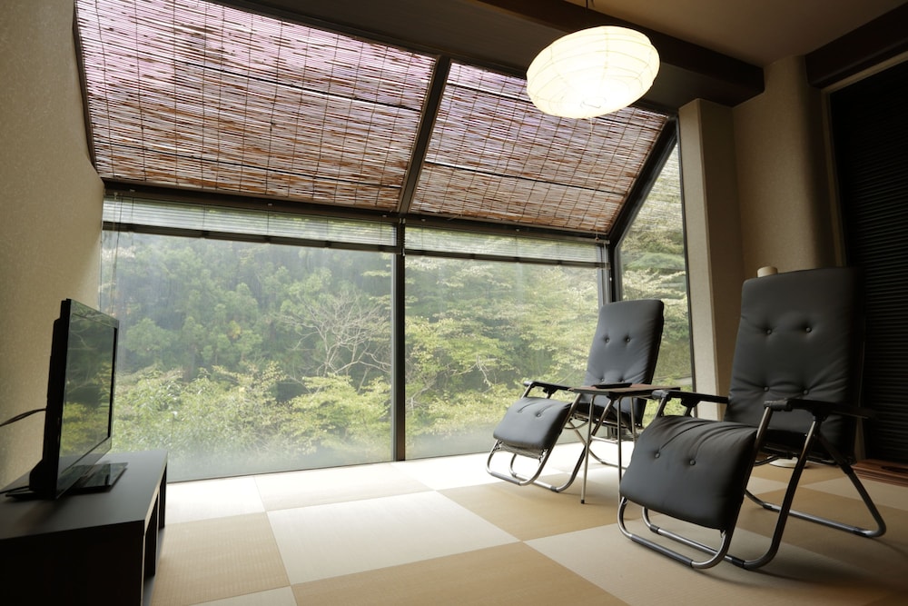 Hakone Nanase 48/50