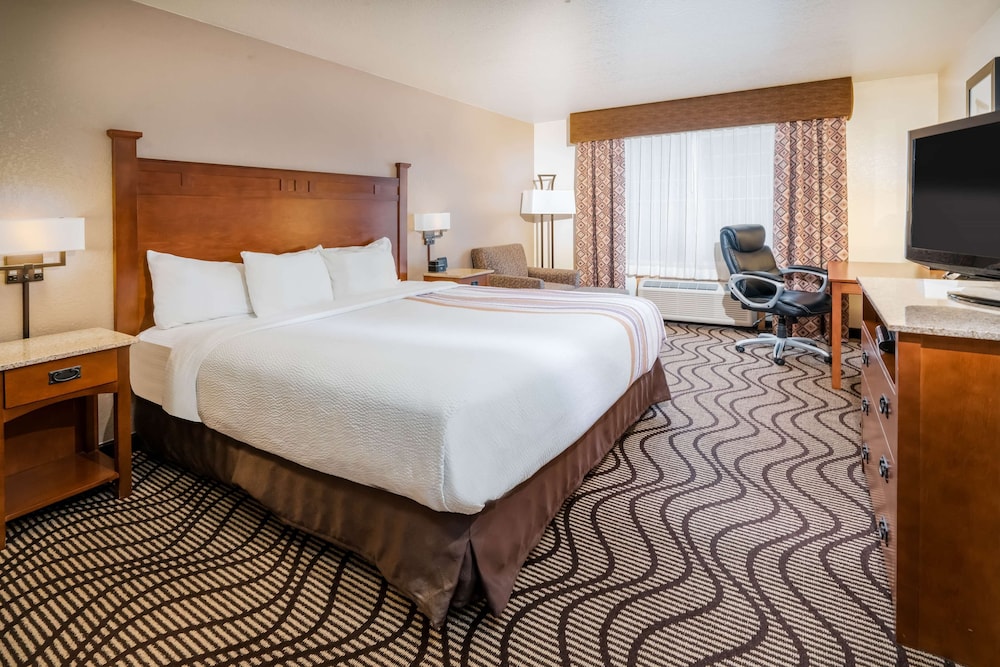 Best Western Plus Riverfront Hotel And Suites 7/37