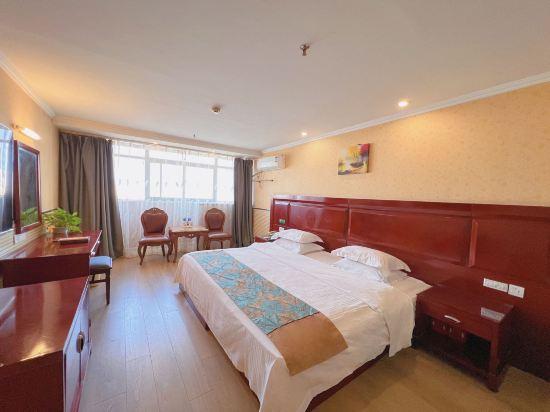 King Bed, Queen Bed
